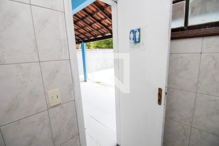 Casa de condomínio à venda com 300m², 3 quartos e 3 vagas Casa de condomínio à venda com 300m², 3 quartos e 3 vagasBanheiro externo