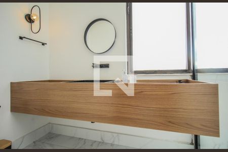 Apartamento à venda com 300m², 2 quartos e 5 vagas Apartamento à venda com 300m², 2 quartos e 5 vagasBanheiro Terraço Gourmet