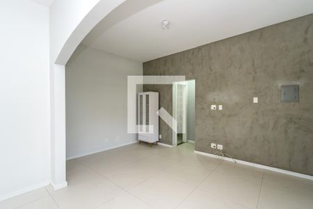 Sala de casa para alugar com 3 quartos, 200m² em Olaria, Rio de Janeiro