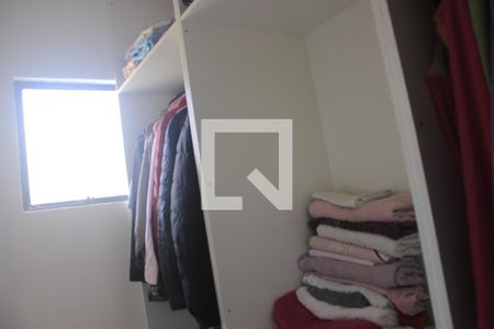 Casa à venda com 220m², 3 quartos e 6 vagasCloset