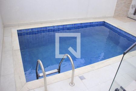 Casa à venda com 220m², 3 quartos e 6 vagasPiscina