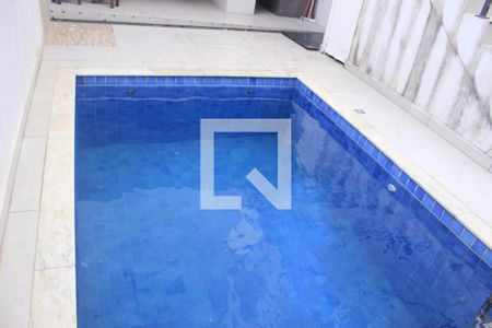 Casa à venda com 220m², 3 quartos e 6 vagasPiscina