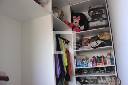 Closet de casa para alugar com 3 quartos, 220m² em Jardim Vila Galvao, Guarulhos