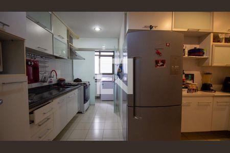 Apartamento à venda com 120m², 3 quartos e 2 vagas Apartamento à venda com 120m², 3 quartos e 2 vagasCozinha e Área de Serviço