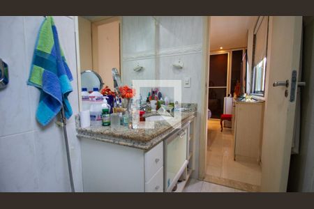 Apartamento à venda com 120m², 3 quartos e 2 vagas Apartamento à venda com 120m², 3 quartos e 2 vagasBanheiro da Suíte