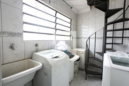 Casa à venda com 230m², 3 quartos e 6 vagasÁrea de Serviço 2