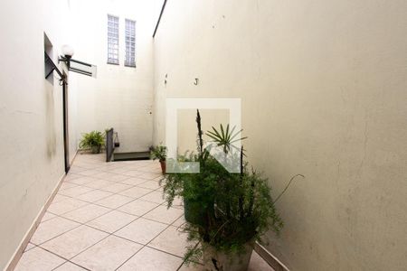 Casa à venda com 230m², 3 quartos e 6 vagasCorredor Externo