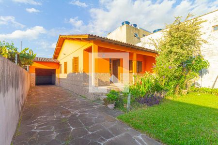 Casa à venda com 100m², 2 quartos e 4 vagasGaragem e fachada da casa 1