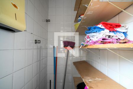 Apartamento à venda com 77m², 3 quartos e 2 vagasBanheiro de Serviço