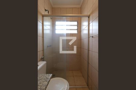 Banheiro da Suíte de casa de condomínio para alugar com 3 quartos, 139m² em Residencial Jequitibá, Ribeirão Preto