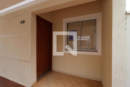 plaquinha de casa de condomínio para alugar com 3 quartos, 139m² em Residencial Jequitibá, Ribeirão Preto