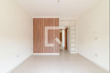 Casa à venda com 240m², 3 quartos e 4 vagas