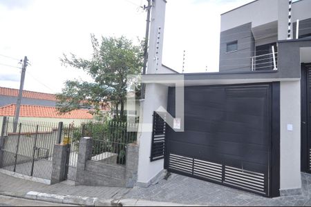 Casa à venda com 105m², 3 quartos e 2 vagasFachada