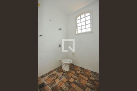 Casa à venda com 234m², 4 quartos e 3 vagasBanheiro 1