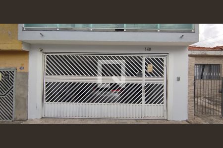 Casa à venda com 162m², 3 quartos e 2 vagas Casa à venda com 162m², 3 quartos e 2 vagasFachada