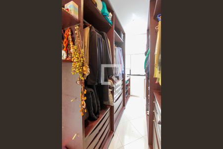 Apartamento à venda com 296m², 4 quartos e 3 vagasCloset Quarto 4 suíte