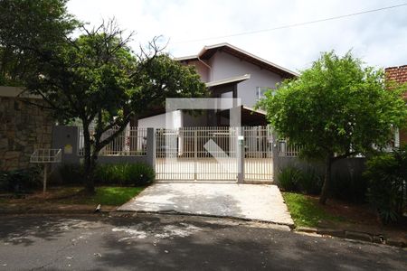Casa à venda com 320m², 3 quartos e 4 vagasFachada