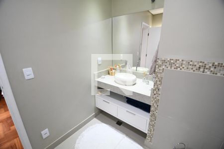 Casa à venda com 320m², 3 quartos e 4 vagasBanheiro 2