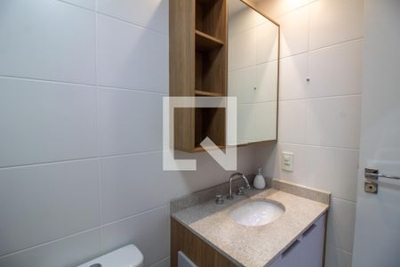 Banheiro de kitnet/studio para alugar com 1 quarto, 25m² em Jardim das Acacias, São Paulo