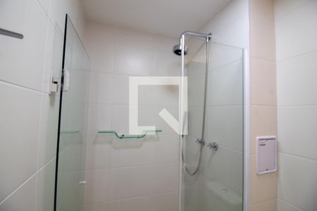 Banheiro de kitnet/studio para alugar com 1 quarto, 25m² em Jardim das Acacias, São Paulo