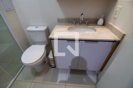 Banheiro de kitnet/studio para alugar com 1 quarto, 25m² em Jardim das Acacias, São Paulo