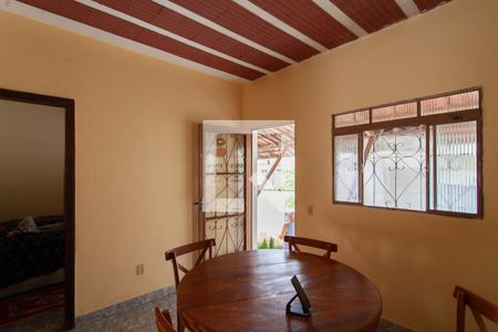 Casa à venda com 284m², 6 quartos e 6 vagas Casa à venda com 284m², 6 quartos e 6 vagasEdícula 1