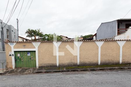 Casa à venda com 284m², 6 quartos e 6 vagas Casa à venda com 284m², 6 quartos e 6 vagasFachada