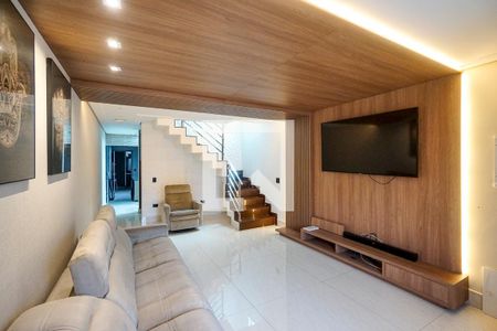 Casa para alugar com 220m², 4 quartos e 3 vagasSala
