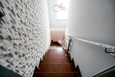 Casa para alugar com 220m², 4 quartos e 3 vagasEscada