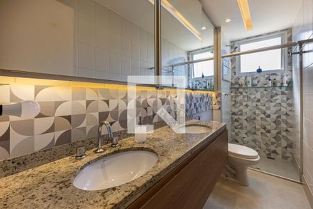 Apartamento à venda com 130m², 3 quartos e 3 vagas Apartamento à venda com 130m², 3 quartos e 3 vagasBanheiro da Suíte