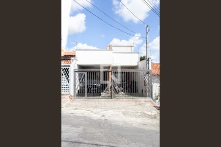 Casa à venda com 118m², 3 quartos e 2 vagasFachada