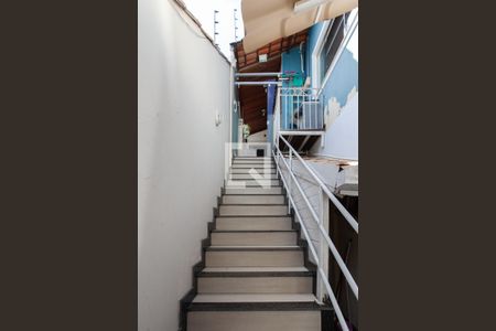 Casa à venda com 118m², 3 quartos e 2 vagasEscada