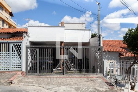 Casa à venda com 118m², 3 quartos e 2 vagasFachada
