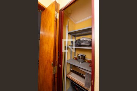 Casa à venda com 150m², 3 quartos e 3 vagasEscada