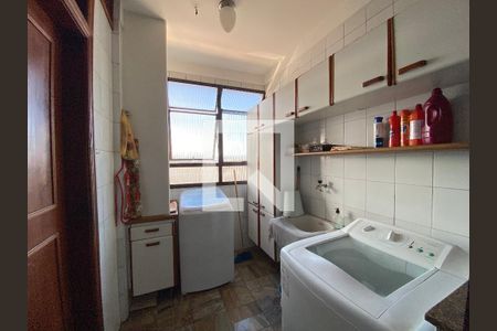 Apartamento à venda com 288m², 4 quartos e 2 vagas Apartamento à venda com 288m², 4 quartos e 2 vagasCozinha e Área de Serviço