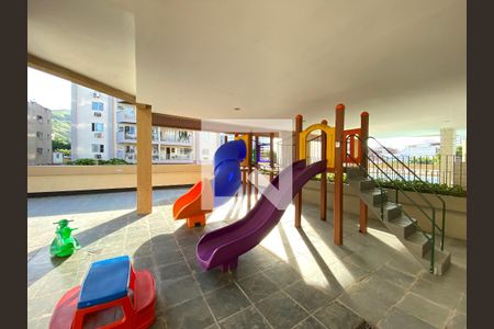 Apartamento à venda com 288m², 4 quartos e 2 vagas Apartamento à venda com 288m², 4 quartos e 2 vagasÁrea comum - Playground