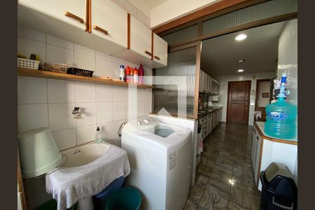 Apartamento à venda com 288m², 4 quartos e 2 vagas Apartamento à venda com 288m², 4 quartos e 2 vagasCozinha e Área de Serviço