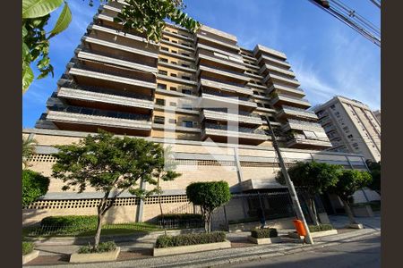 Apartamento à venda com 288m², 4 quartos e 2 vagas Apartamento à venda com 288m², 4 quartos e 2 vagasFachada