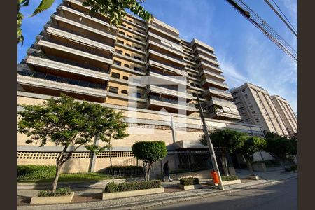 Apartamento à venda com 288m², 4 quartos e 2 vagas Apartamento à venda com 288m², 4 quartos e 2 vagasFachada
