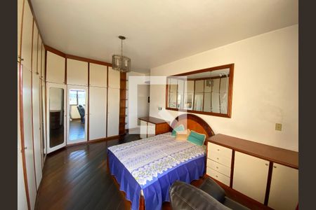 Apartamento à venda com 288m², 4 quartos e 2 vagas Apartamento à venda com 288m², 4 quartos e 2 vagasQuarto 4