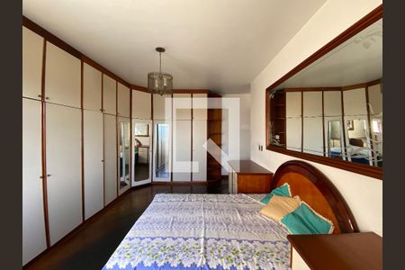 Apartamento à venda com 288m², 4 quartos e 2 vagas Apartamento à venda com 288m², 4 quartos e 2 vagasQuarto 4