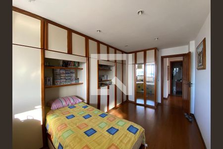 Apartamento à venda com 288m², 4 quartos e 2 vagas Apartamento à venda com 288m², 4 quartos e 2 vagasQuarto 1