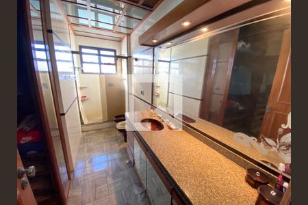 Apartamento à venda com 288m², 4 quartos e 2 vagas Apartamento à venda com 288m², 4 quartos e 2 vagasBanheiro e Closet do quarto 4