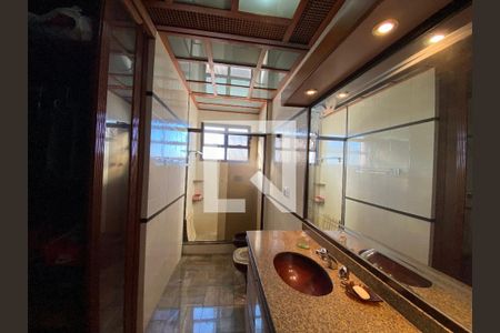 Apartamento à venda com 288m², 4 quartos e 2 vagas Apartamento à venda com 288m², 4 quartos e 2 vagasBanheiro e Closet do quarto 4