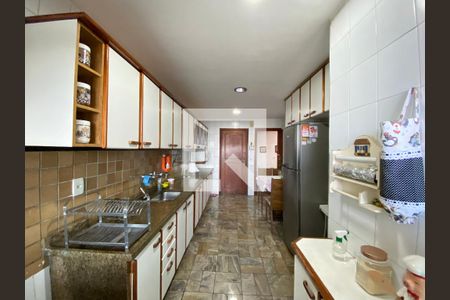 Apartamento à venda com 288m², 4 quartos e 2 vagas Apartamento à venda com 288m², 4 quartos e 2 vagasCozinha e Área de Serviço