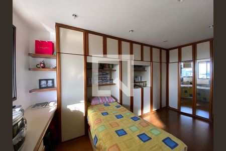 Apartamento à venda com 288m², 4 quartos e 2 vagas Apartamento à venda com 288m², 4 quartos e 2 vagasQuarto 1