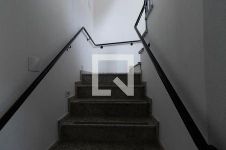 Apartamento para alugar com 40m², 2 quartos e sem vaga Apartamento para alugar com 40m², 2 quartos e sem vagaEscada