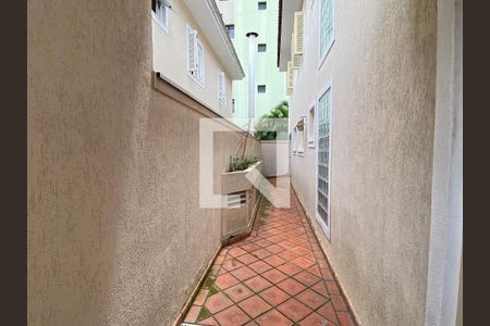 Casa à venda com 209m², 3 quartos e 5 vagasCorredor externo