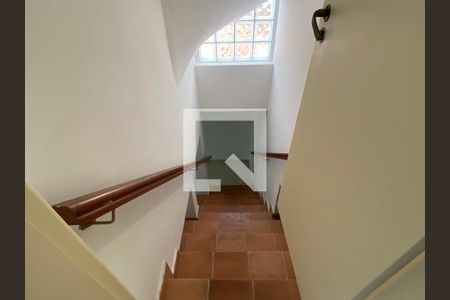 Casa à venda com 209m², 3 quartos e 5 vagasEscada garagem