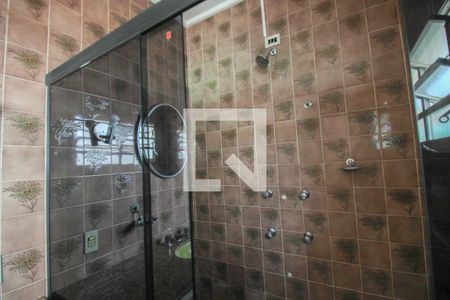 Casa à venda com 300m², 3 quartos e 5 vagasBanheiro do Quarto 1